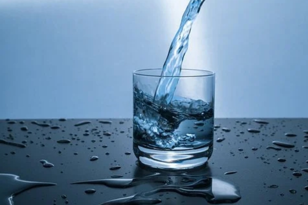 Scopri di più sull'articolo L’acqua il primo nutrimento per mantenere sano il nostro organismo