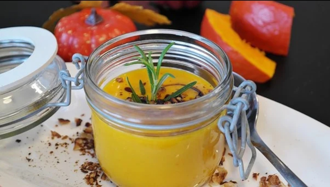 Al momento stai visualizzando Vellutata di zucca, carciofi e rosmarino