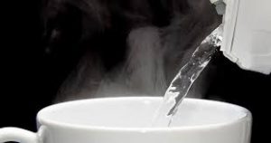 Scopri di più sull'articolo L’acqua calda e i suoi benefici