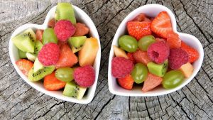Scopri di più sull'articolo Dott.ssa ho fatto pranzo con una macedonia di frutta fresca e succo di mirtillo… mi sono gonfiata. Vediamo cosa può essere accaduto e per voi alcuni consigli…
