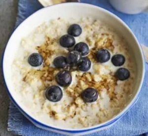 Scopri di più sull'articolo Porridge avena e caffè’ di cicoria con mirtilli