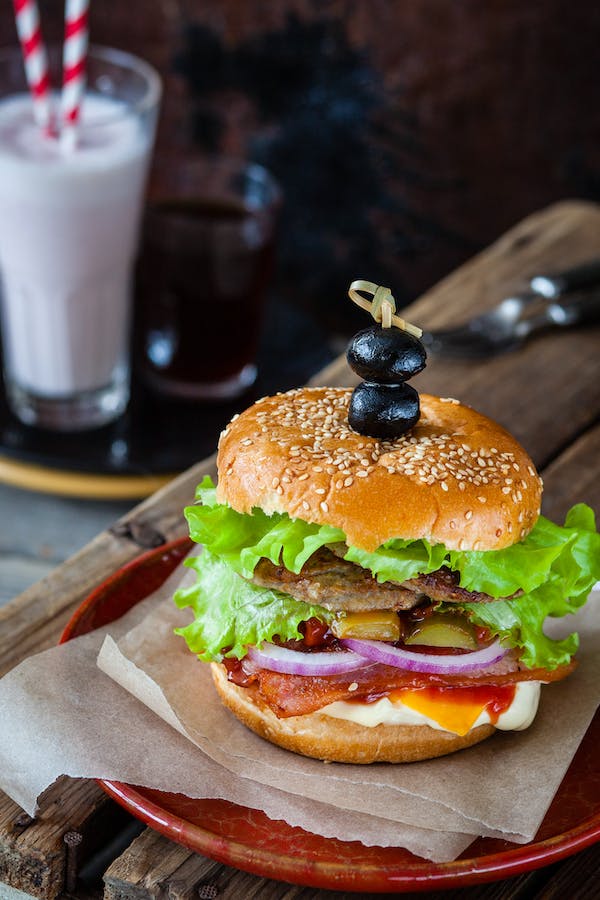 Scopri di più sull'articolo Panini HAMBURGER come prepararli con ingredienti sani!