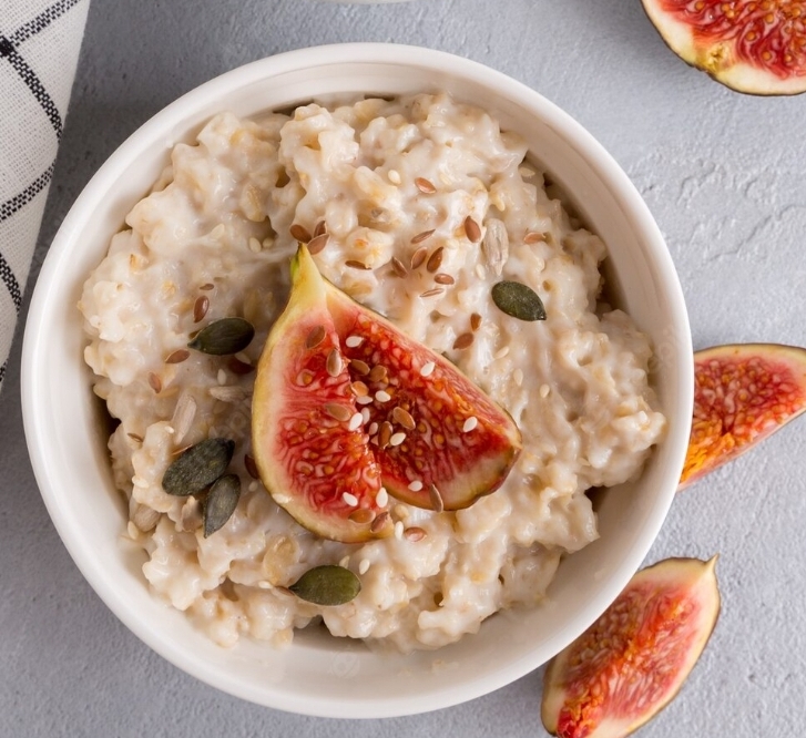 Scopri di più sull'articolo Porridge di avena fichi e noci