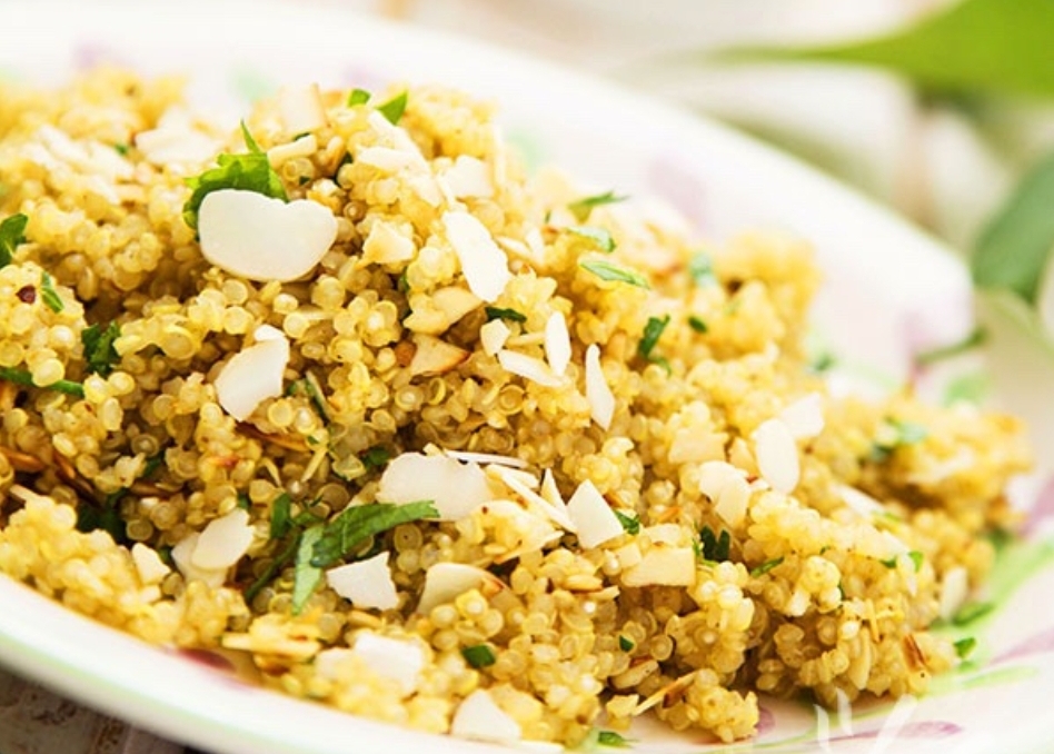 Al momento stai visualizzando Quinoa con verdure e mandorle