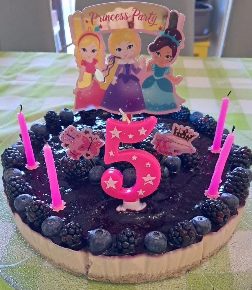 Scopri di più sull'articolo Torta di compleanno allo yogurt di cocco di mamma Chiara